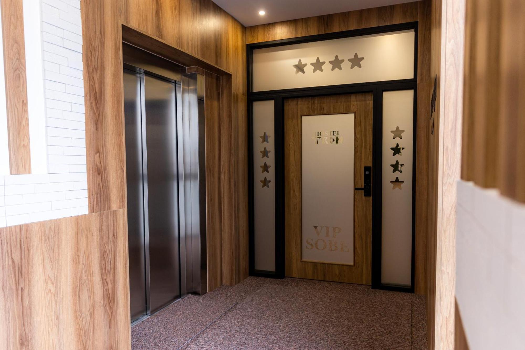Hostel Tron Travnik Exteriör bild
