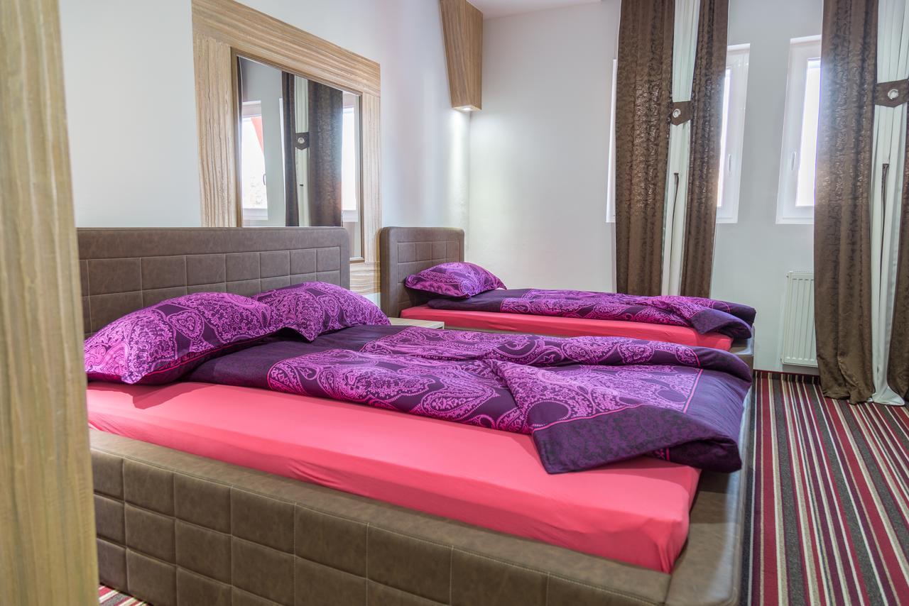 Hostel Tron Travnik Exteriör bild